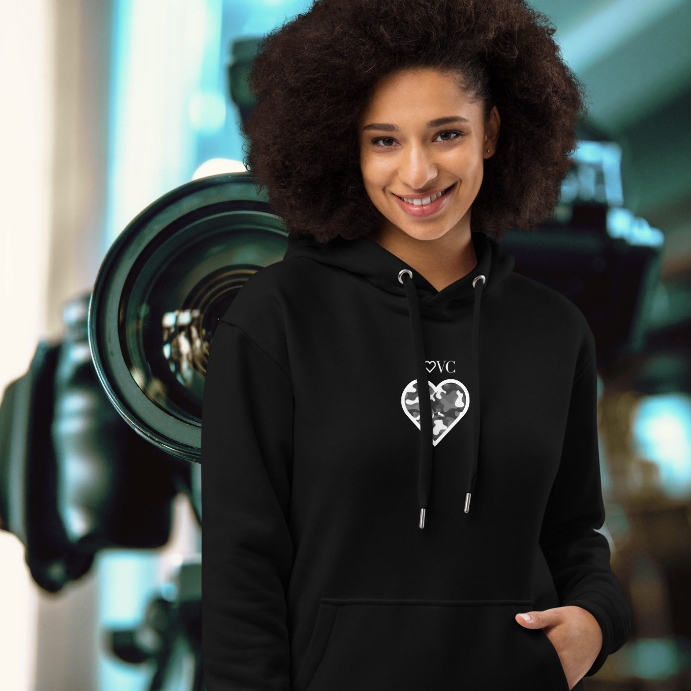 HOODIE PREMIUM CON CAPUCHA ECO MUJER LOGO MILITAR