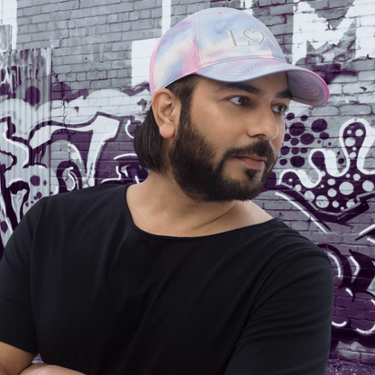 GORRA CON EFECTO TIE DYE HOMBRE LOGO BLANCO